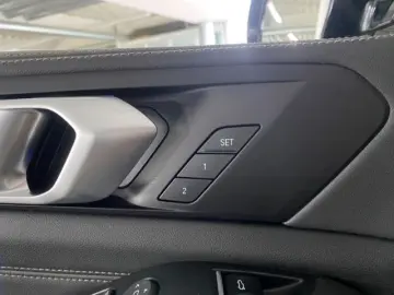 X5 xDrive 30d A Sportpaket HUD AHK Pano Navi LED