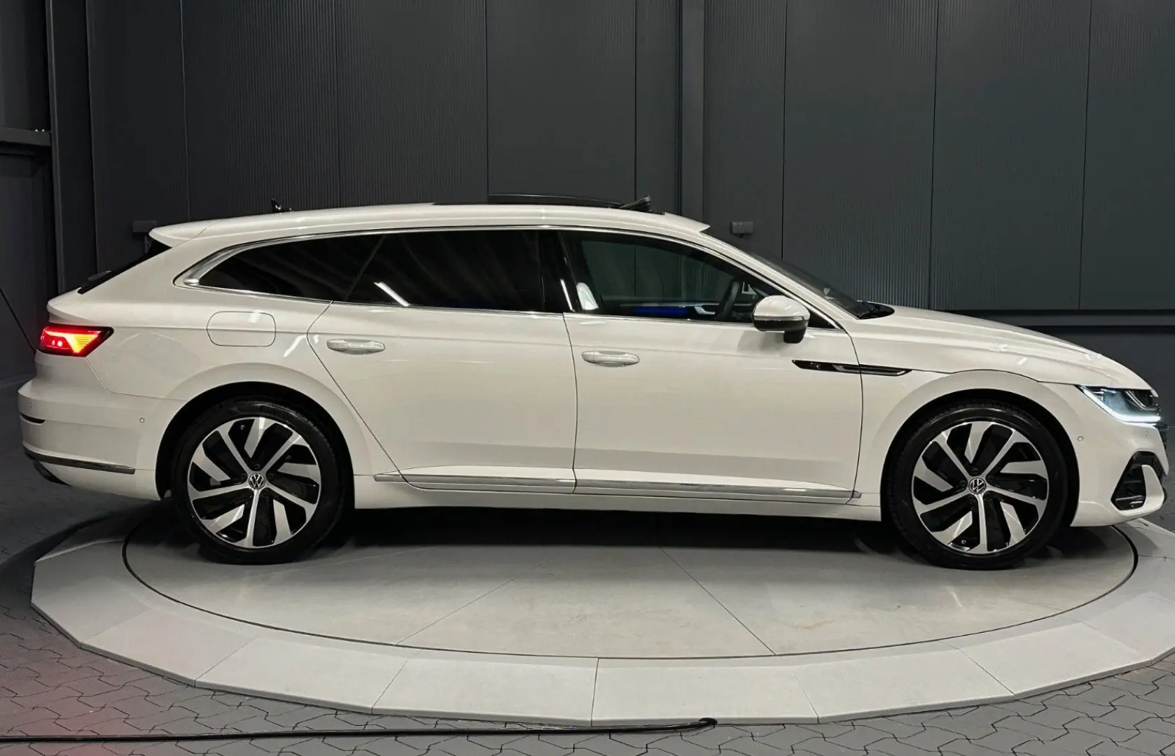 Arteon Shooting Brake R-Line 4Mot. 19Zoll PANORA