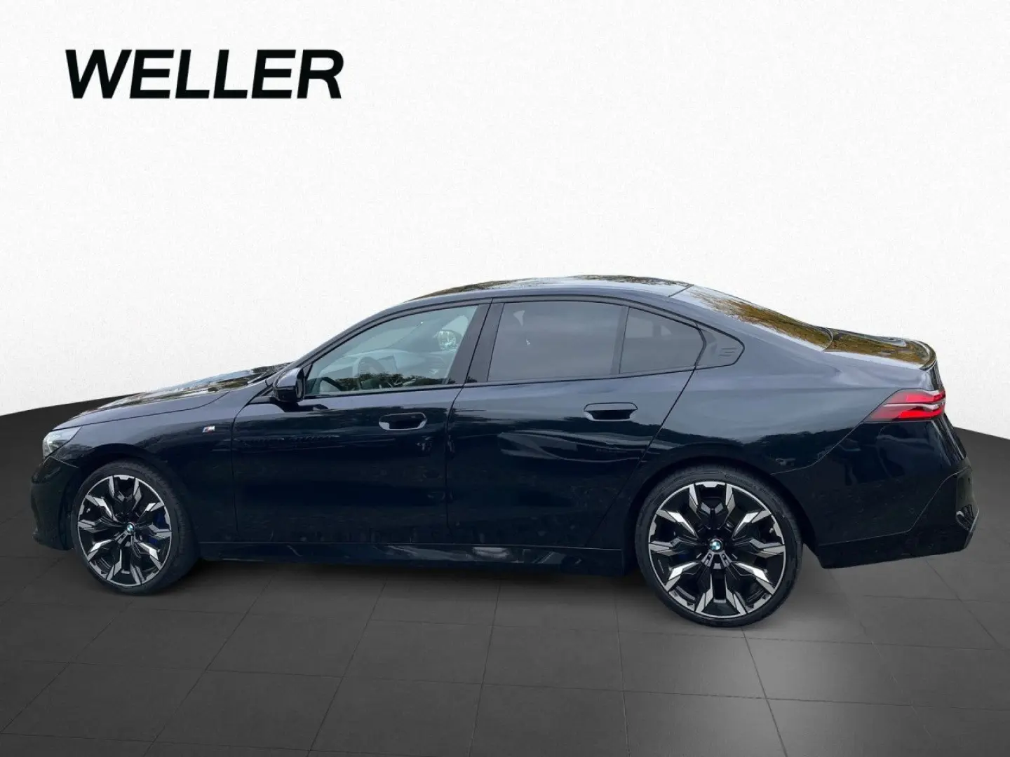 540d xdr M Sport Pro DA-Pr PA  Stand B W Pano