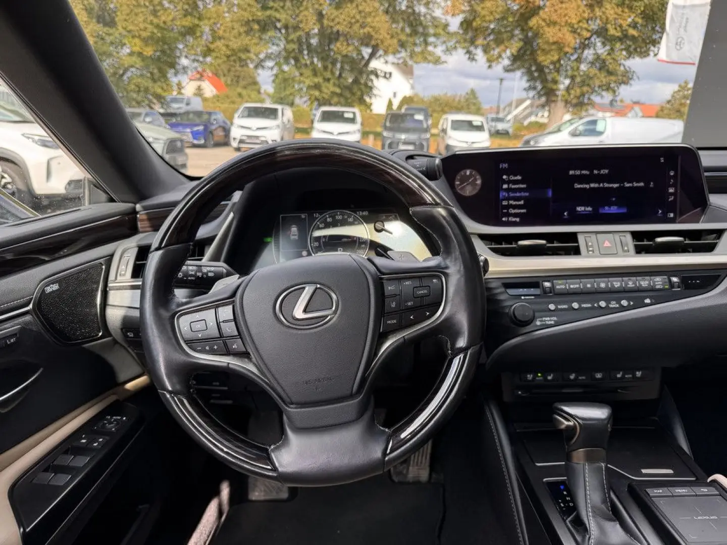 ES 300 h Luxury Line SHZ ACC HUD MATRIX-LED 360