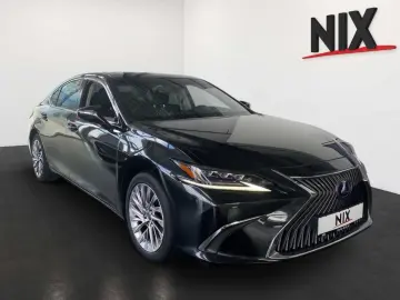 ES 300 h 2.5 Hybrid Luxury Line LED HUD