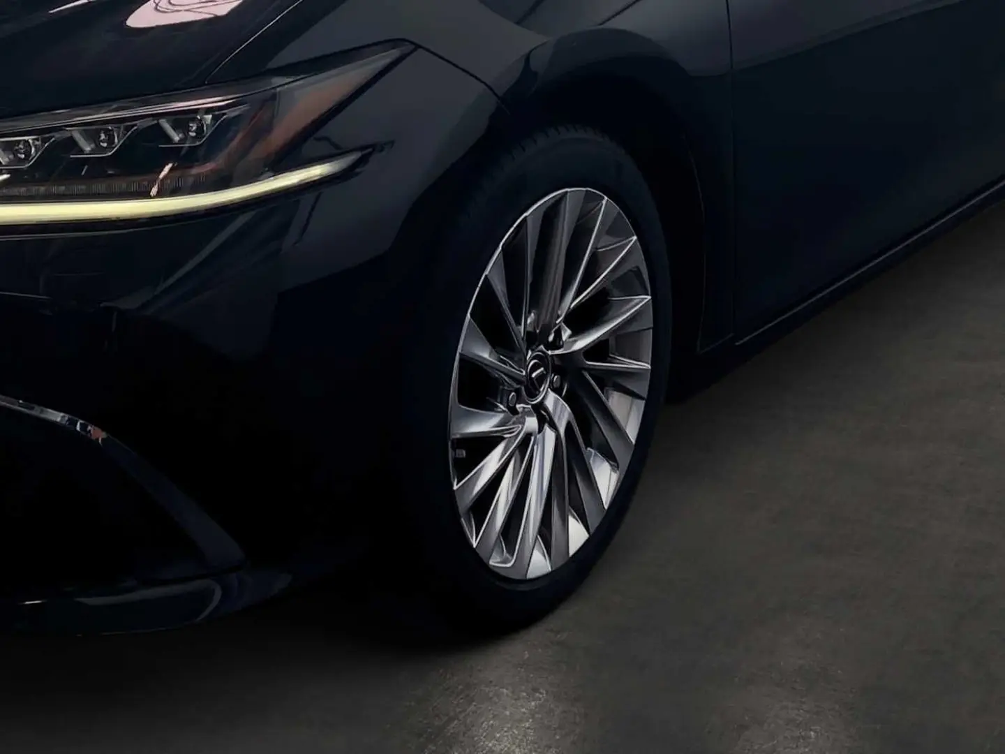 ES 300 h 2.5 Hybrid Luxury Line LED HUD