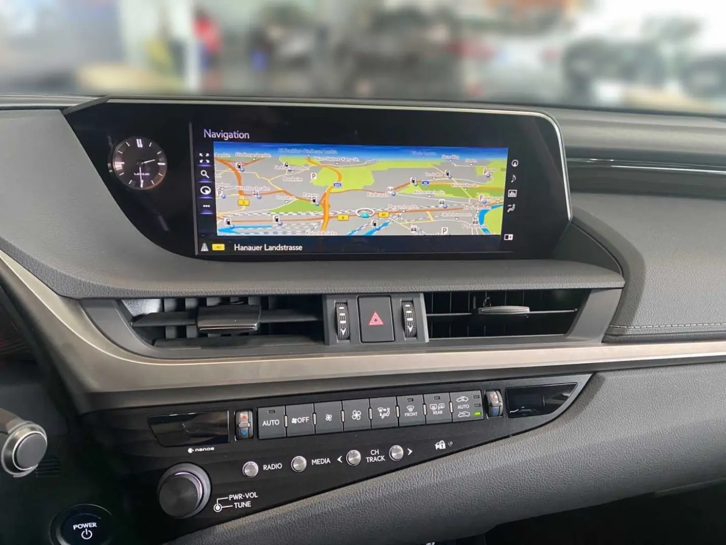 ES 300 h 2.5 Hybrid Luxury Line LED HUD