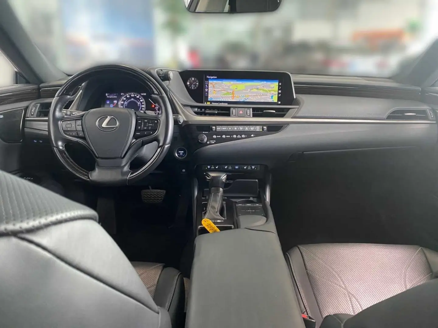 ES 300 h 2.5 Hybrid Luxury Line LED HUD