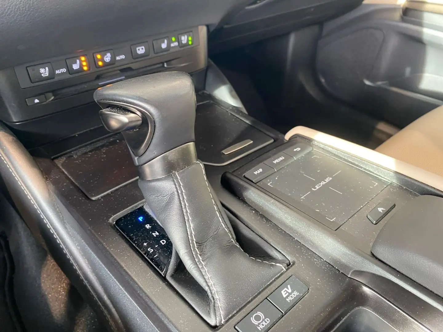 ES 300 h  Bi-LED HUD Leder 360 GSD Levinson ACC