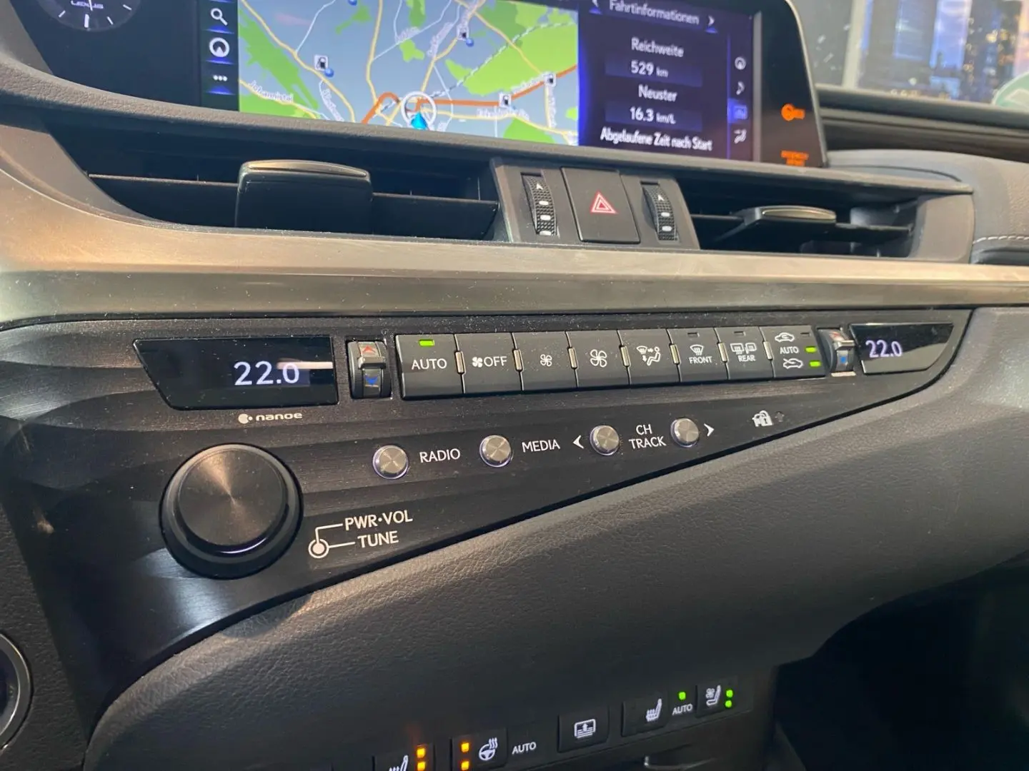 ES 300 h  Bi-LED HUD Leder 360 GSD Levinson ACC