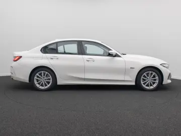 330e GeschwindigReg PDC CockpitPlus DAB Sport