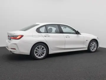 330e GeschwindigReg PDC CockpitPlus DAB Sport