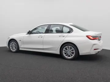 330e GeschwindigReg PDC CockpitPlus DAB Sport