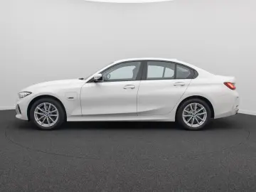 330e GeschwindigReg PDC CockpitPlus DAB Sport
