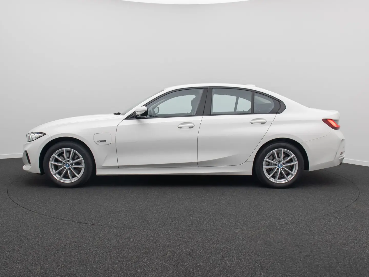 330e GeschwindigReg PDC CockpitPlus DAB Sport