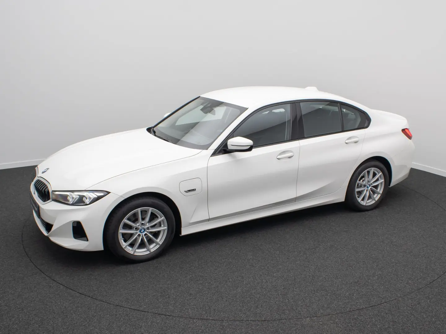 330e GeschwindigReg PDC CockpitPlus DAB Sport