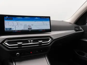 330e GeschwindigReg PDC CockpitPlus DAB Sport