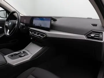 330e GeschwindigReg PDC CockpitPlus DAB Sport