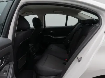 330e GeschwindigReg PDC CockpitPlus DAB Sport