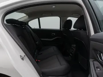 330e GeschwindigReg PDC CockpitPlus DAB Sport