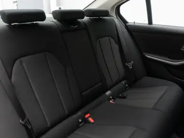330e GeschwindigReg PDC CockpitPlus DAB Sport