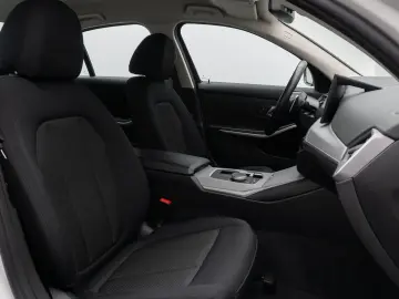330e GeschwindigReg PDC CockpitPlus DAB Sport