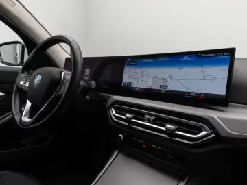 330e GeschwindigReg PDC CockpitPlus DAB Sport