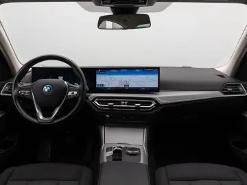 330e GeschwindigReg PDC CockpitPlus DAB Sport