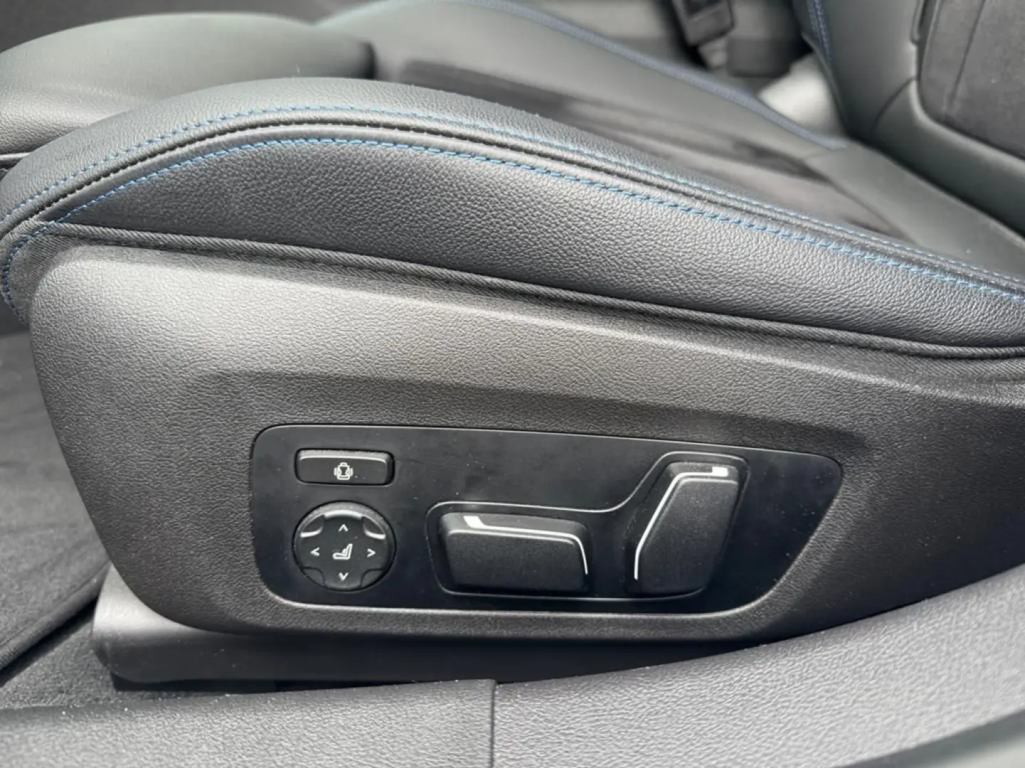 330i M Sport Pro HUD Pano Innovation 360  H K