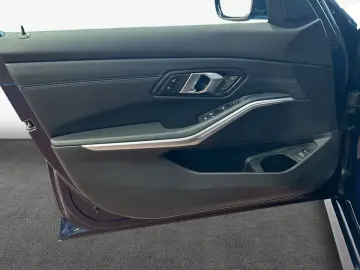 330i Aut.  M-Sport  AHK  Glasd.  LED