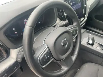 XC60 B4 2WD Momentum Mild-Hybrid Autom. Navigati