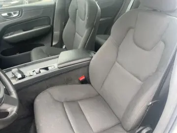 XC60 B4 2WD Momentum Mild-Hybrid Autom. Navigati