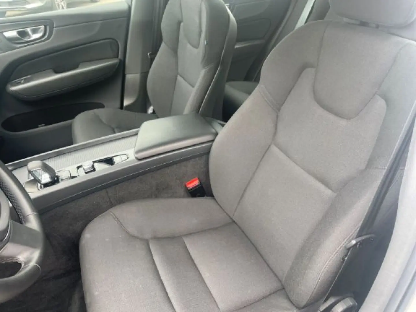 XC60 B4 2WD Momentum Mild-Hybrid Autom. Navigati