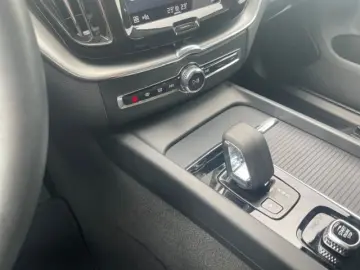 XC60 B4 2WD Momentum Mild-Hybrid Autom. Navigati