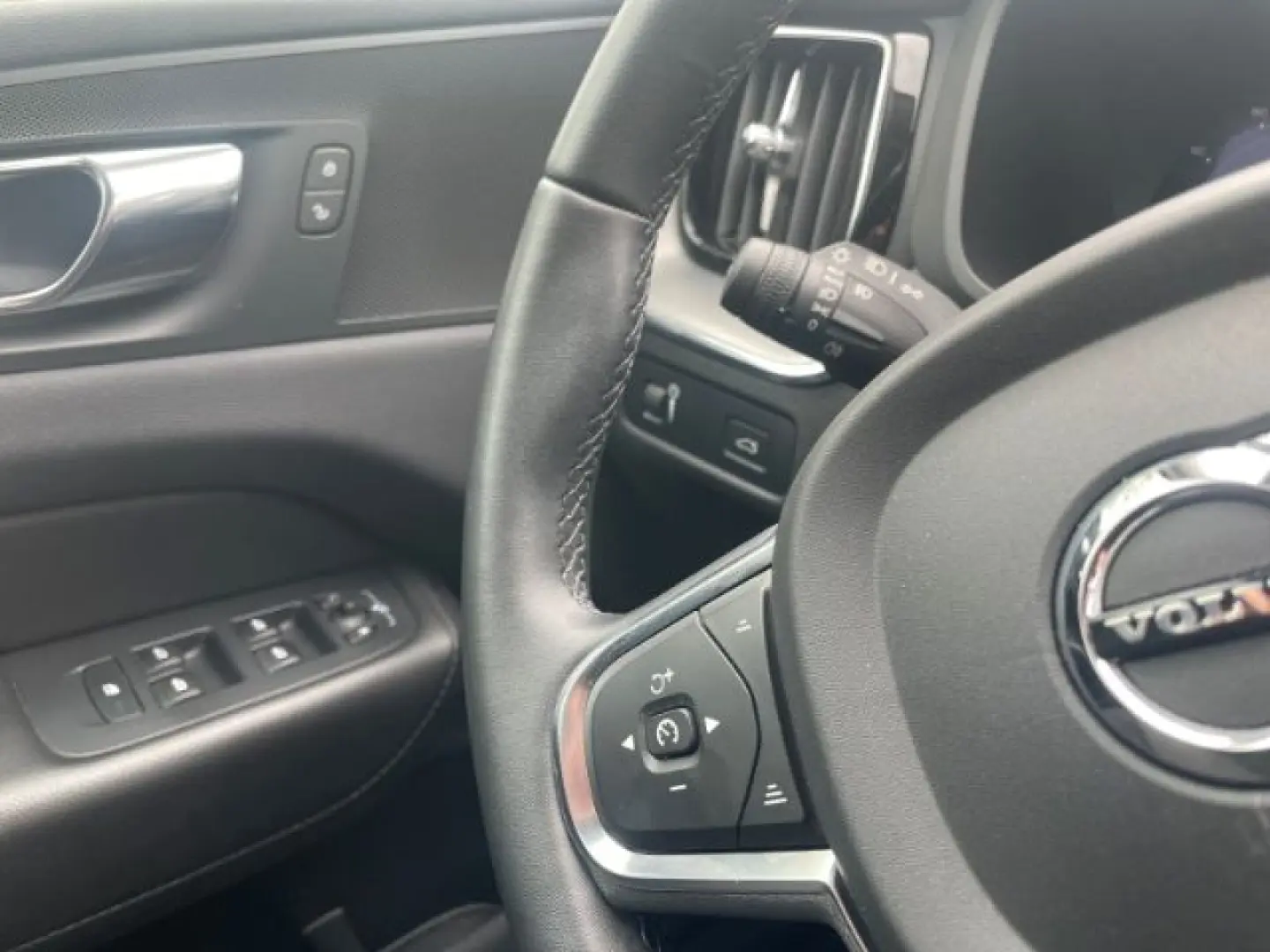 XC60 B4 2WD Momentum Mild-Hybrid Autom. Navigati
