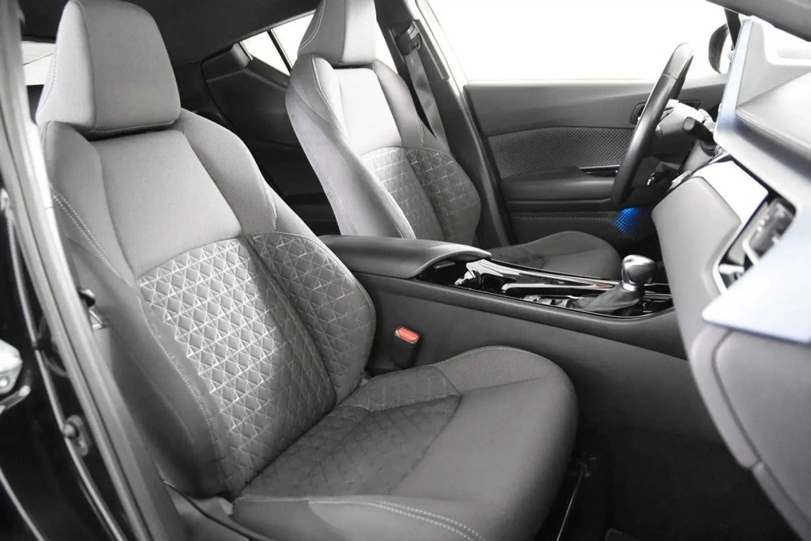 C-HR 1.8-l-VVTi Hybrid Club  1.Hand AHK
