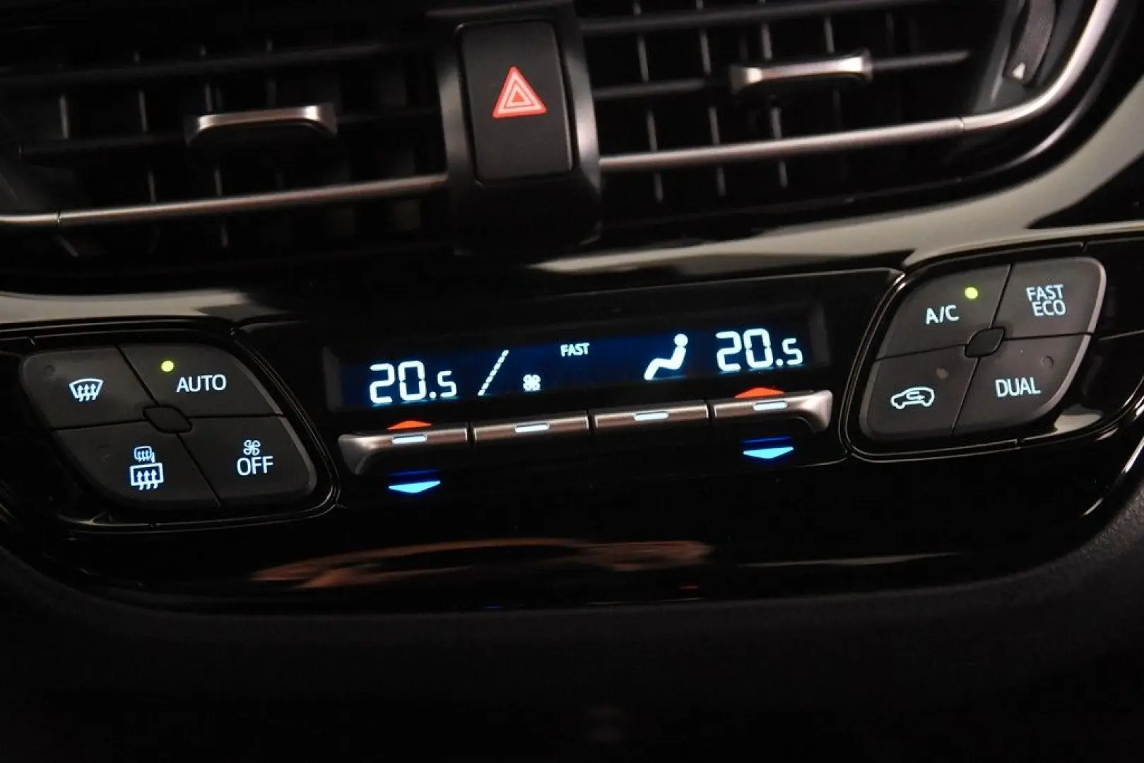 C-HR 1.8-l-VVTi Hybrid Club  1.Hand AHK