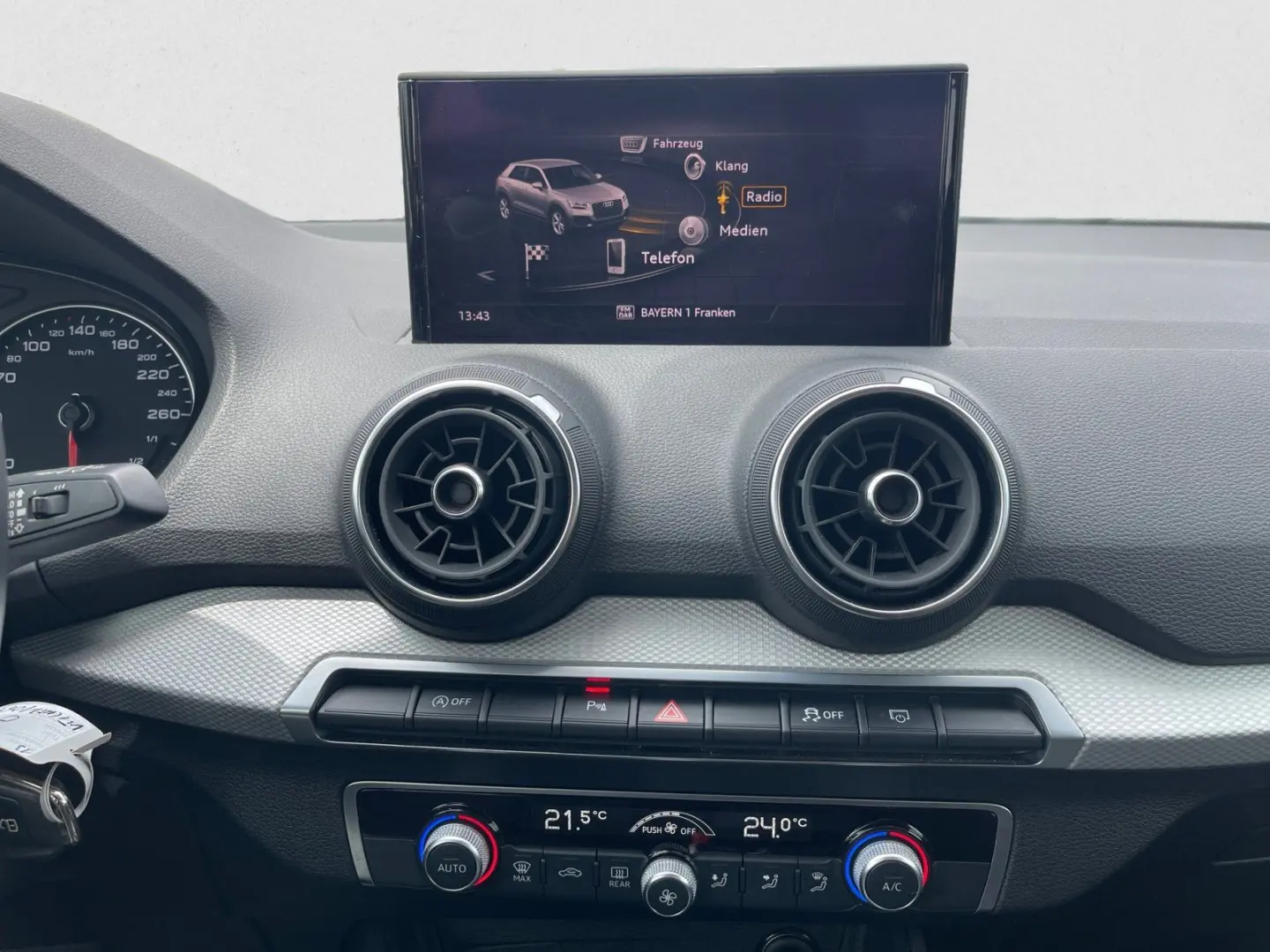 Q2 35 TFSI S-tronic NAV LED PDC SMARTPHONE DAB