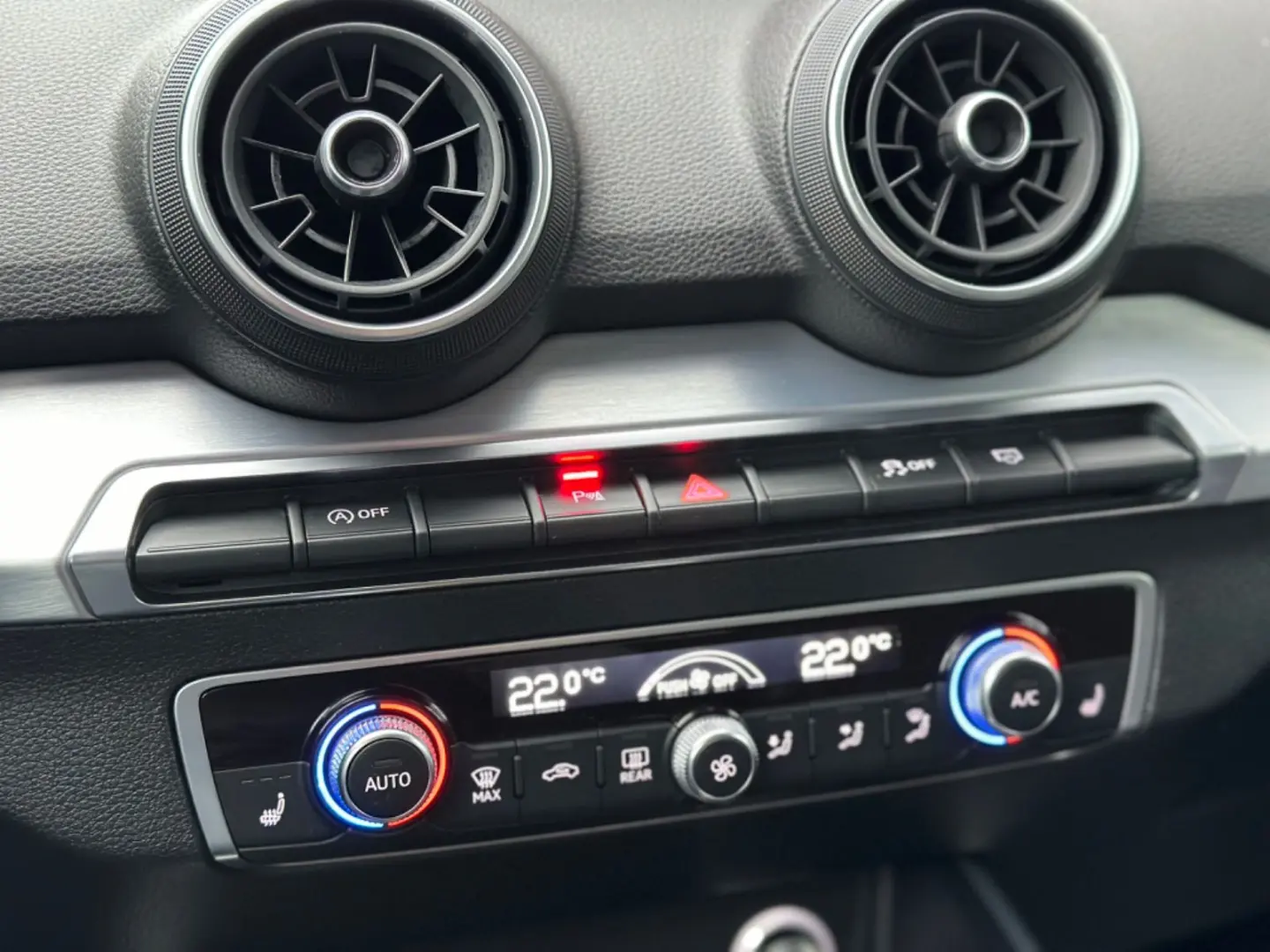 Q2 1.4 TFSI COD S tro 3xS-line ACC S-HE LED KEY