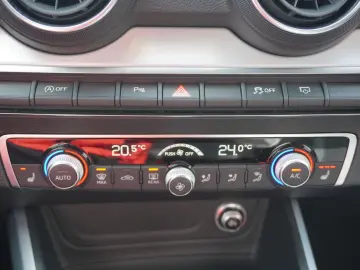Q2 2.0 40 TFSI quattro sport S-Tronic LED Navi