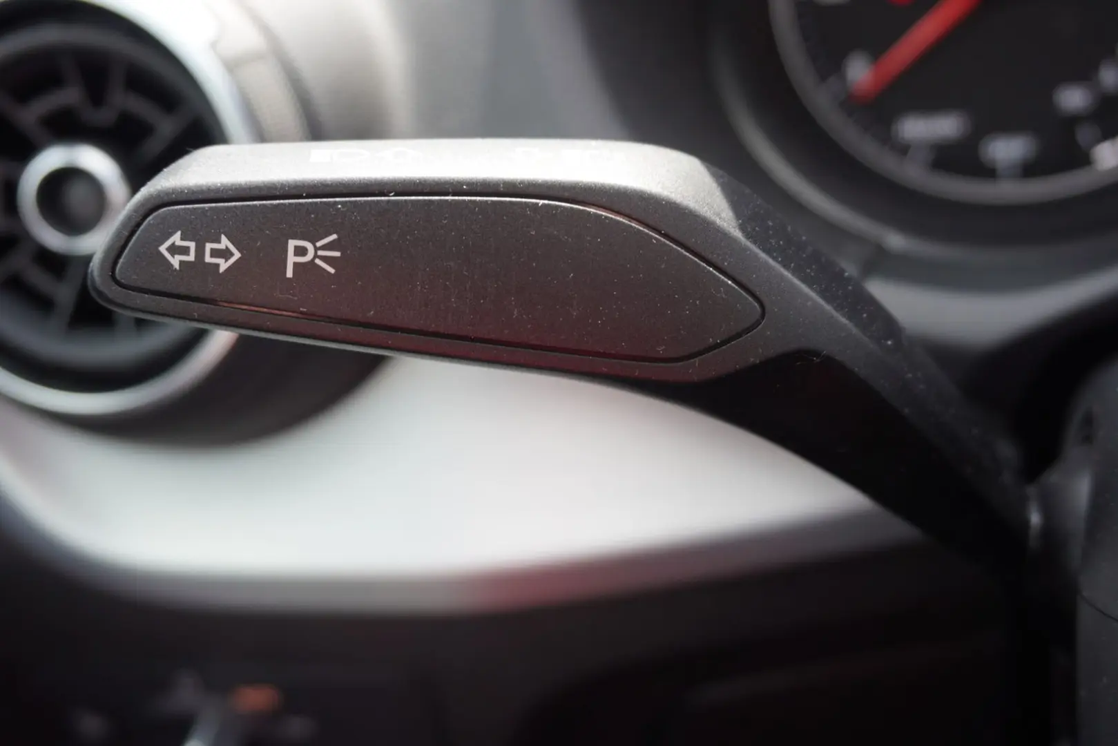 Q2 2.0 40 TFSI quattro sport S-Tronic LED Navi