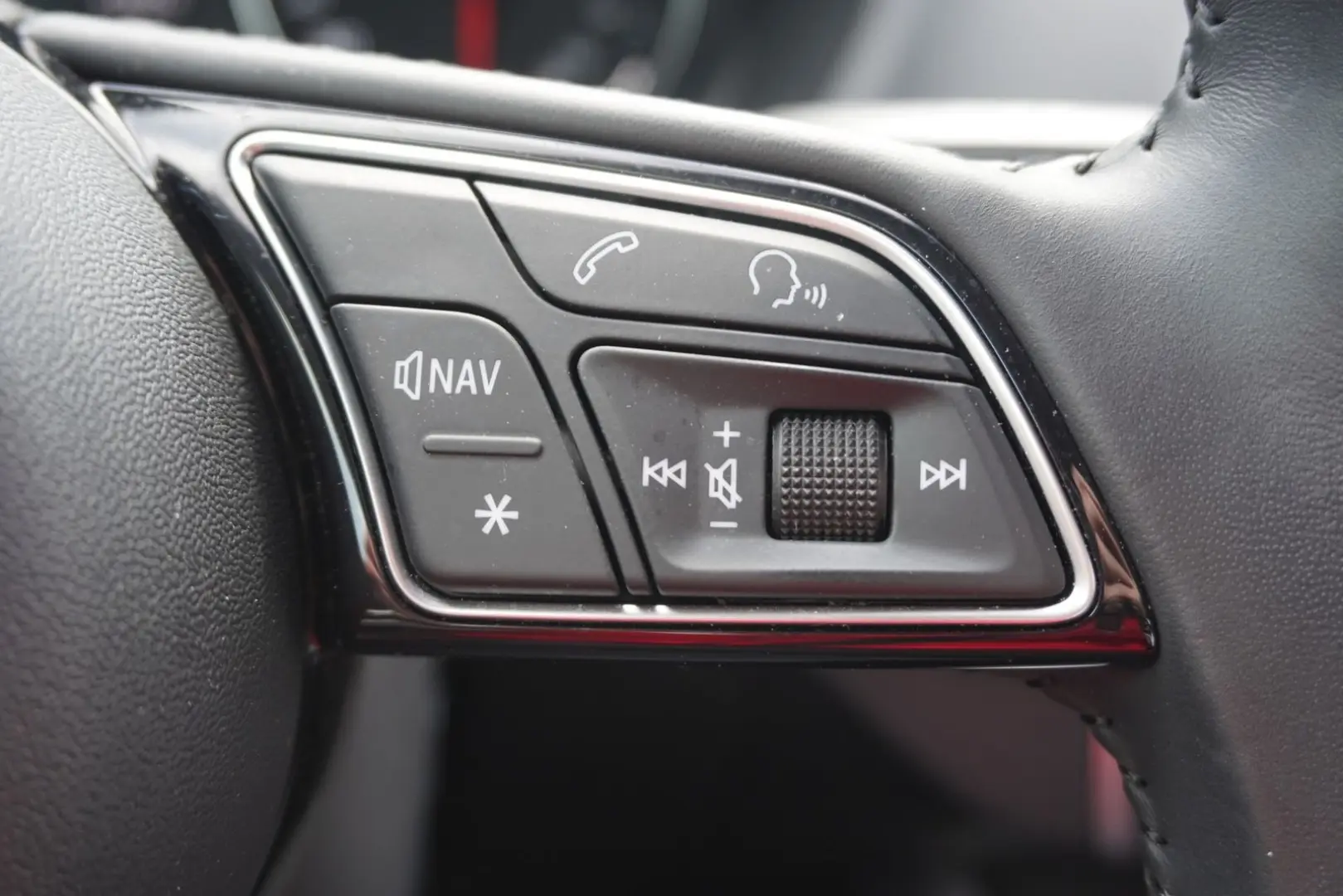 Q2 2.0 40 TFSI quattro sport S-Tronic LED Navi