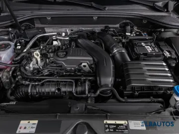 Q2 1 5 TFSI S-Tron. Advanc. Navi  Matrix-LED ACC