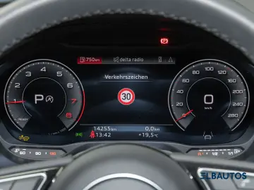 Q2 1 5 TFSI S-Tron. Advanc. Navi  Matrix-LED ACC