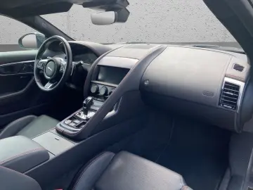 F-TYPE Coupe P300 Black Pack Performance Sitze