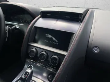 F-TYPE Coupe P300 Black Pack Performance Sitze