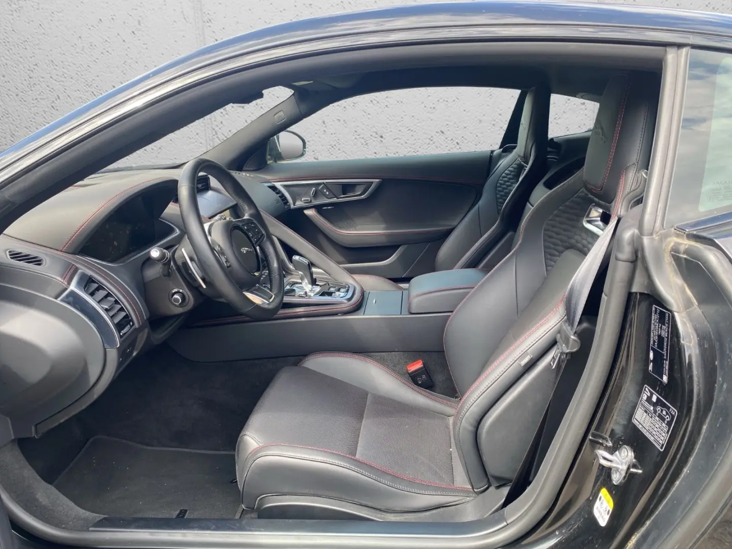 F-TYPE Coupe P300 Black Pack Performance Sitze