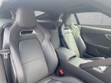 F-TYPE Coupe P300 Black Pack Performance Sitze