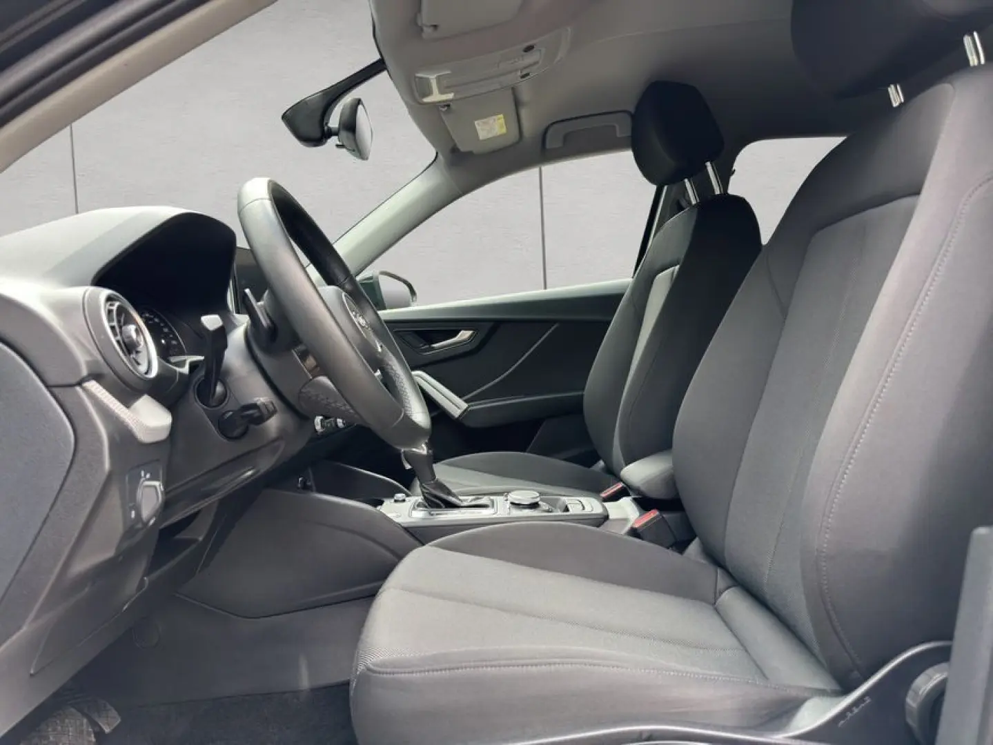 Q2 35 TFSI S-tronic S-Line NAVI PDC GJR