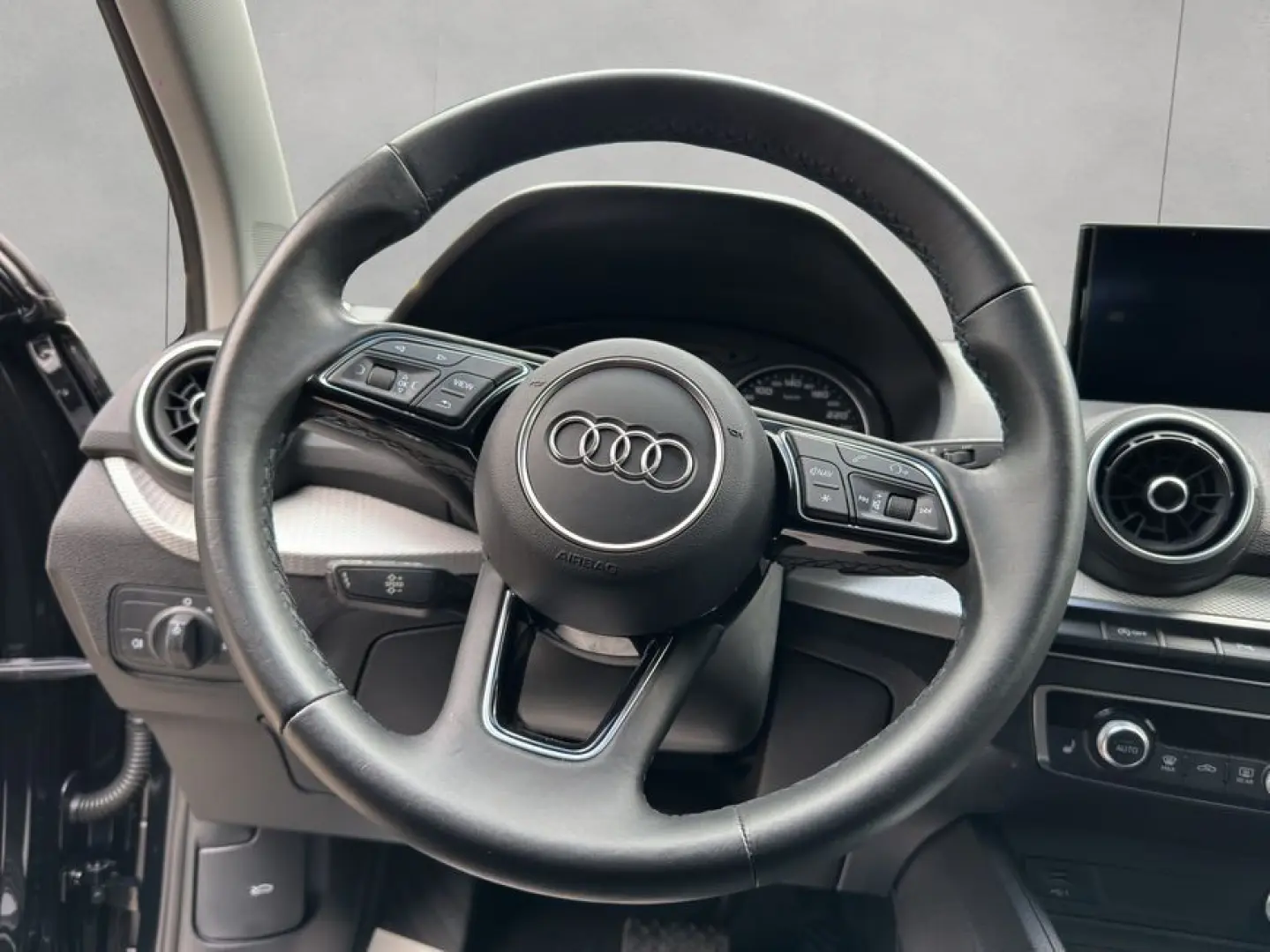 Q2 35 TFSI S-tronic S-Line NAVI PDC GJR