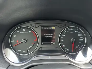 Q2 35 TFSI S-tronic S-Line NAVI PDC GJR