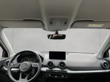 Q2 35 TFSI S-tronic S-Line NAVI PDC GJR