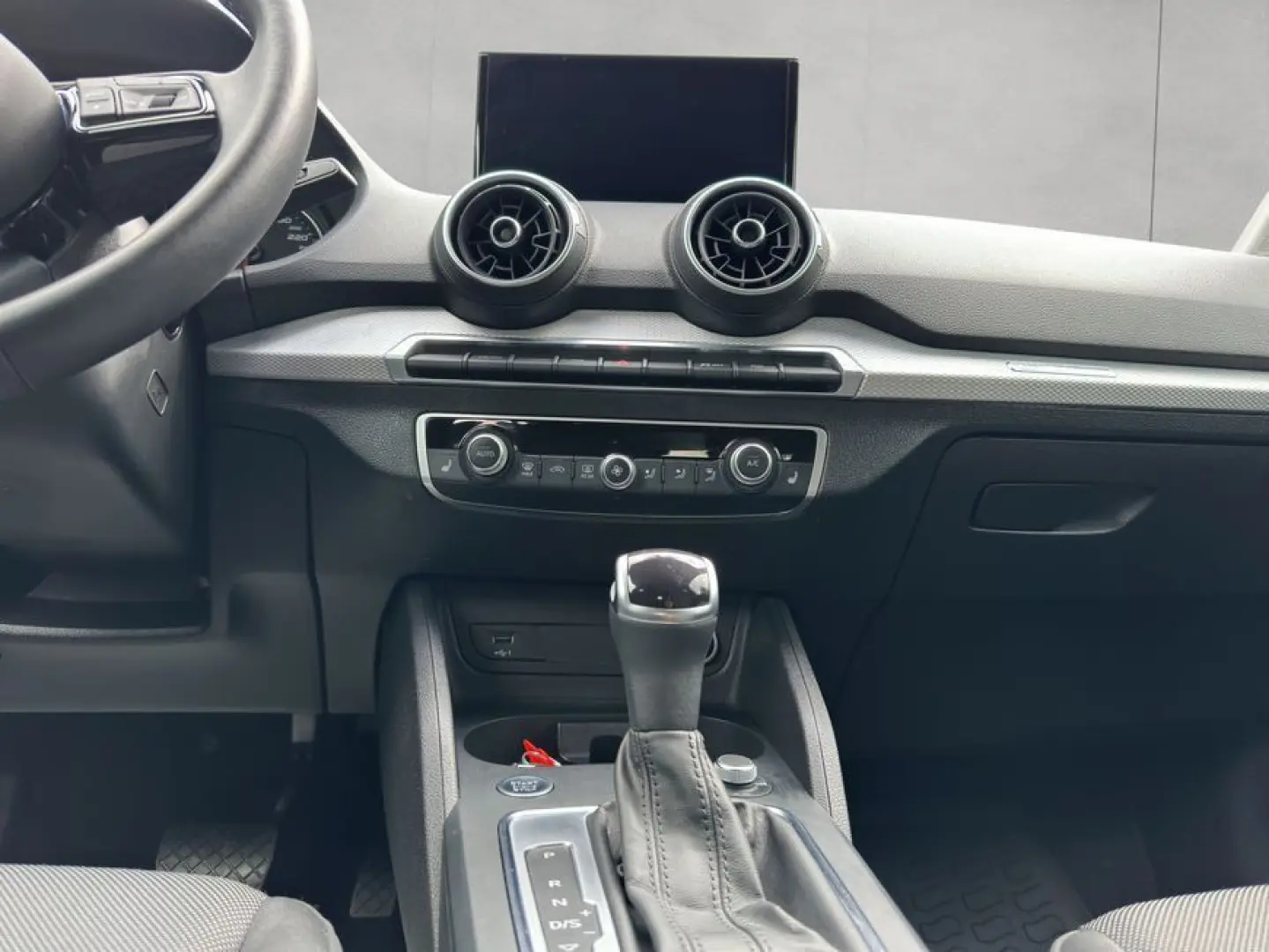 Q2 35 TFSI S-tronic S-Line NAVI PDC GJR