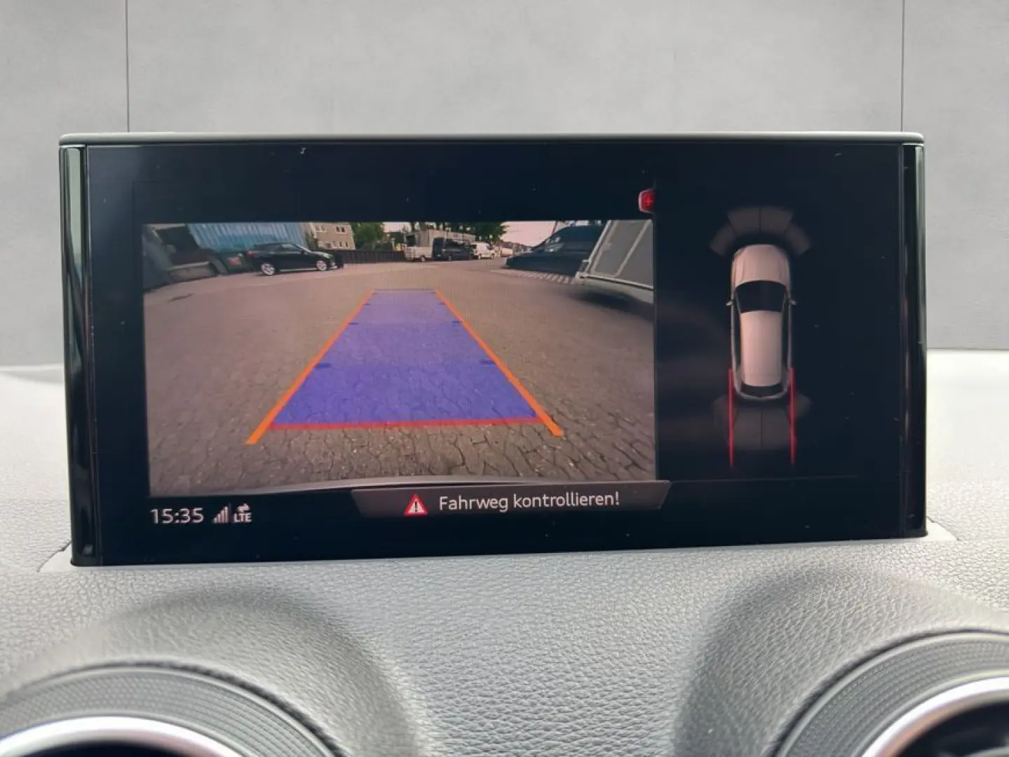 Q2 35 TFSI S-tronic S-Line NAVI PDC GJR